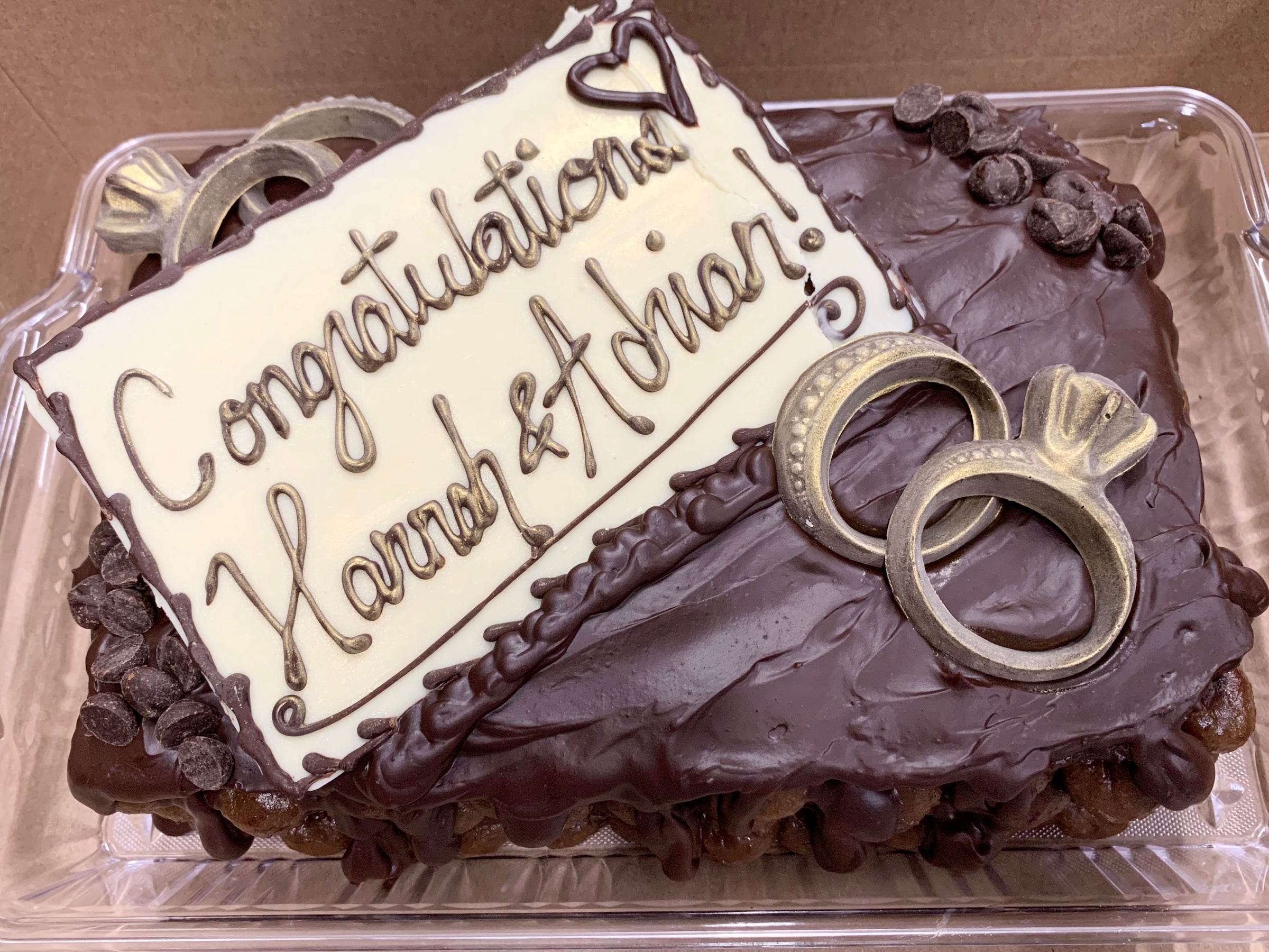 Ultimate List of Wedding Cake Topper Ideas - Stylish to Fun, image size:2400x1800